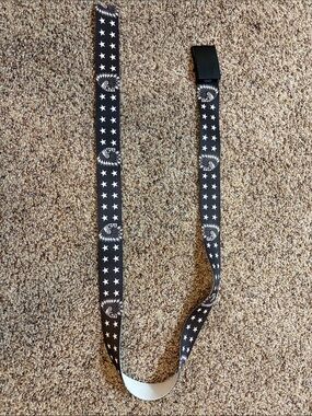 Black Star Print Elastic Belt with White Shell Accents